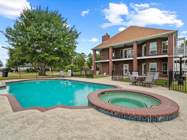 2906 Penninsula Point, Montgomery, TX 77356