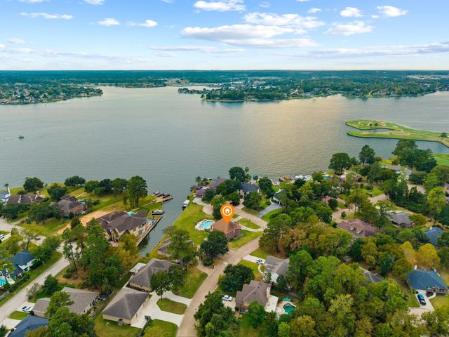 2906 Penninsula Point, Montgomery, TX 77356