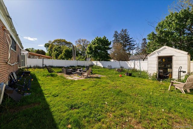 69 W 22nd Street, Huntington Station, NY 11746