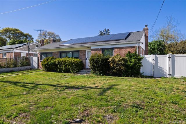 69 W 22nd Street, Huntington Station, NY 11746