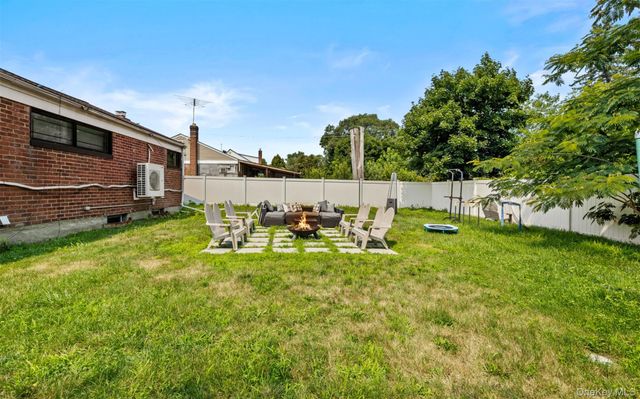 69 W 22nd Street, Huntington Station, NY 11746