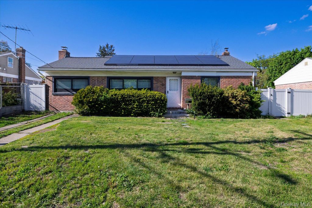 69 W 22nd Street, Huntington Station, NY 11746