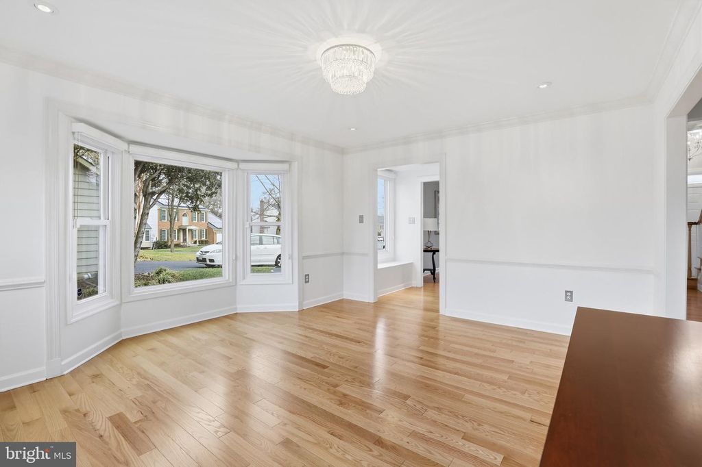 Image 10 of property listing at 13222 MAPLECREST DR, Potomac, MD 20854