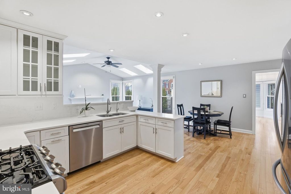 Image 16 of property listing at 13222 MAPLECREST DR, Potomac, MD 20854