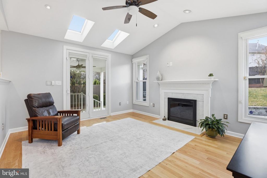 Image 17 of property listing at 13222 MAPLECREST DR, Potomac, MD 20854