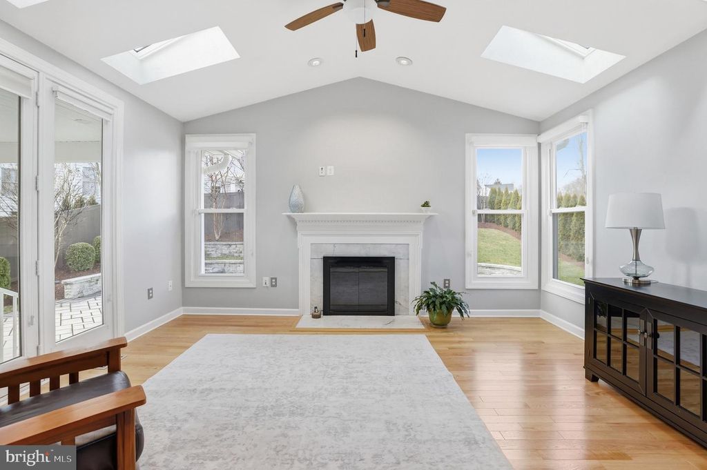 Image 19 of property listing at 13222 MAPLECREST DR, Potomac, MD 20854