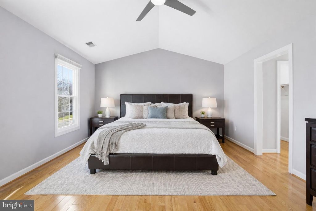 Image 21 of property listing at 13222 MAPLECREST DR, Potomac, MD 20854