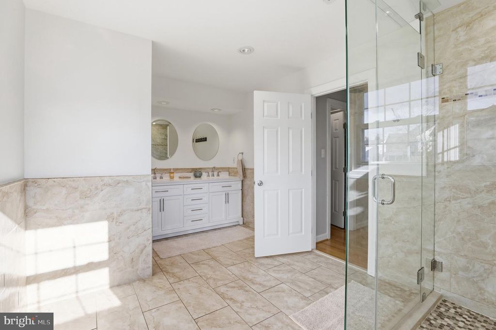 Image 30 of property listing at 13222 MAPLECREST DR, Potomac, MD 20854