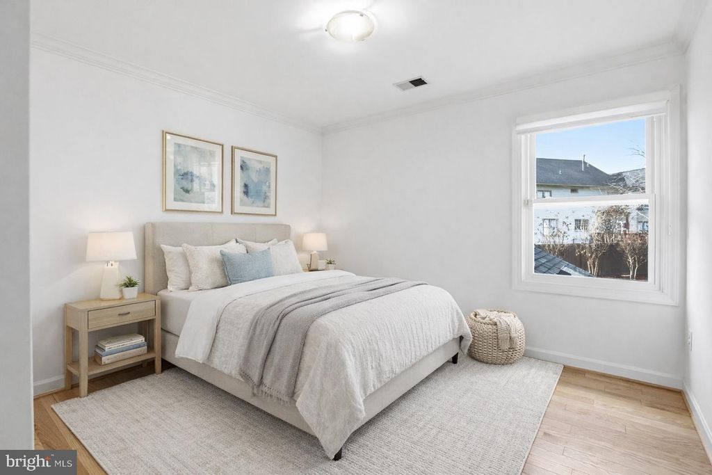 Image 33 of property listing at 13222 MAPLECREST DR, Potomac, MD 20854