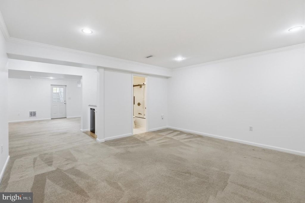 Image 40 of property listing at 13222 MAPLECREST DR, Potomac, MD 20854