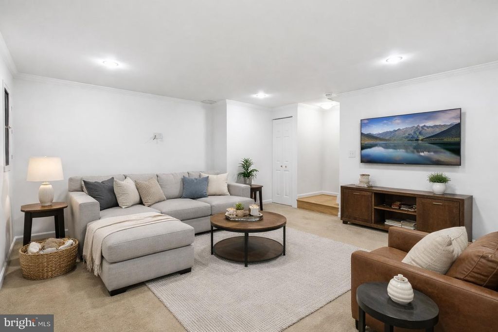 Image 41 of property listing at 13222 MAPLECREST DR, Potomac, MD 20854