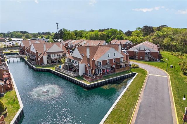 5168 Walkers Grant LN, Virginia Beach, VA 23455