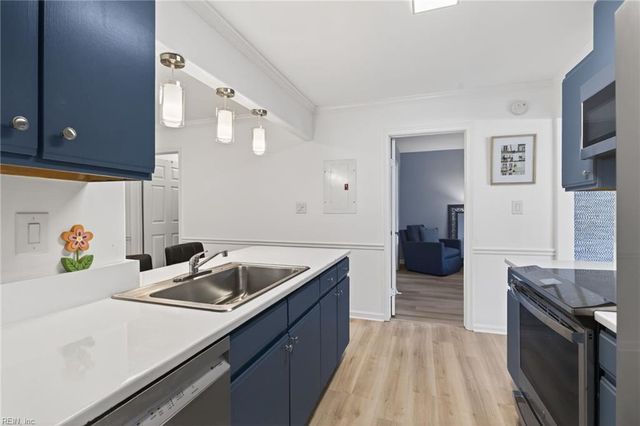 5168 Walkers Grant LN, Virginia Beach, VA 23455