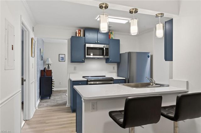 5168 Walkers Grant LN, Virginia Beach, VA 23455