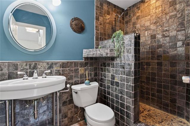 5168 Walkers Grant LN, Virginia Beach, VA 23455