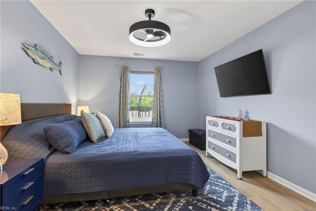 5168 Walkers Grant LN, Virginia Beach, VA 23455