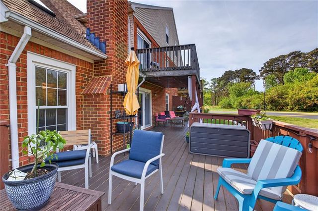 5168 Walkers Grant LN, Virginia Beach, VA 23455