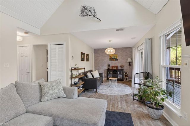 5168 Walkers Grant LN, Virginia Beach, VA 23455