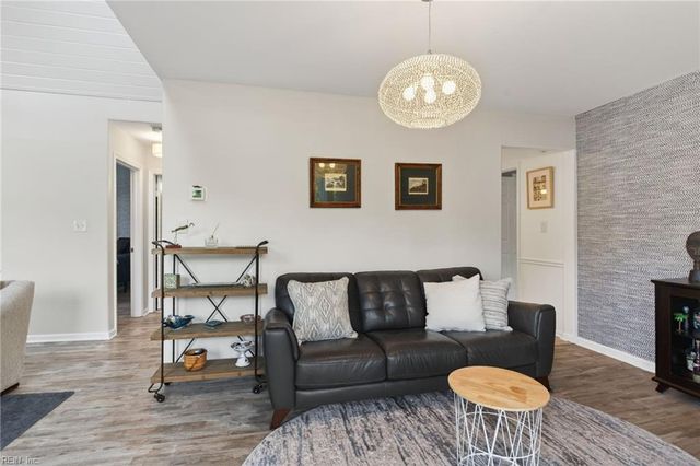 5168 Walkers Grant LN, Virginia Beach, VA 23455