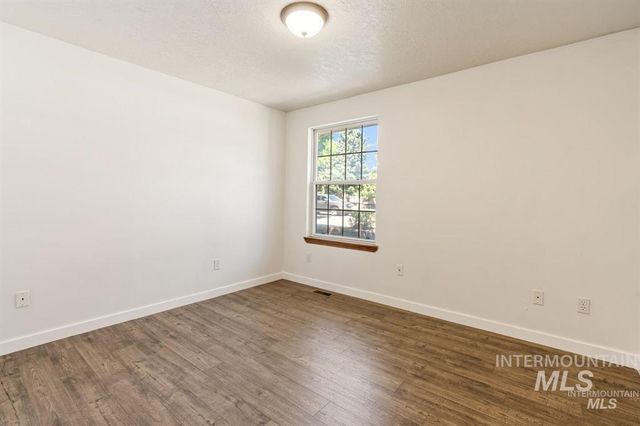 4135 W Cherry Ln, Meridian, ID 83642