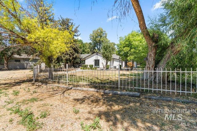 4135 W Cherry Ln, Meridian, ID 83642