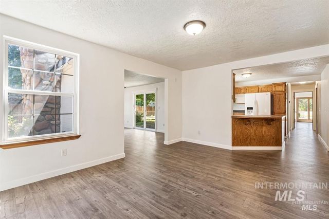 4135 W Cherry Ln, Meridian, ID 83642
