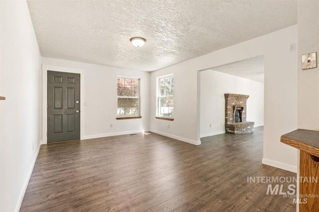 4135 W Cherry Ln, Meridian, ID 83642