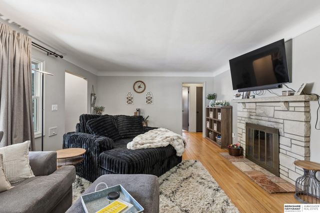 6634 Western Avenue, Omaha, NE 68132
