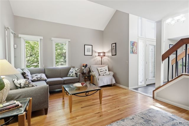 12 Skylark Court, Amherst, NY 14051