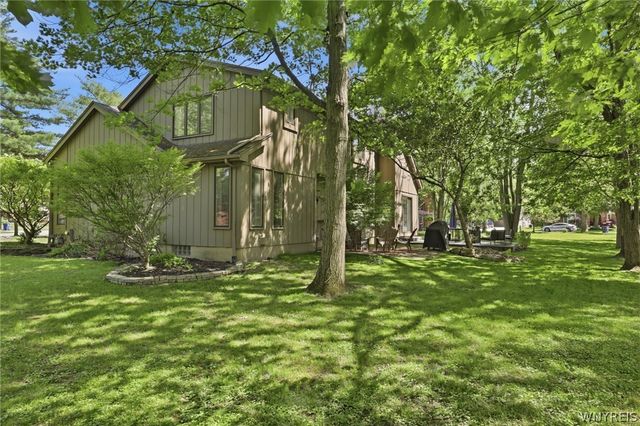12 Skylark Court, Amherst, NY 14051