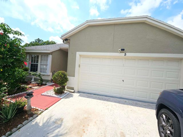 5 Heather Trace Drive, Boynton Beach, FL 33436