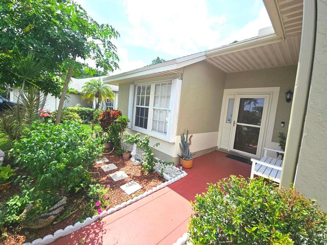 5 Heather Trace Drive, Boynton Beach, FL 33436