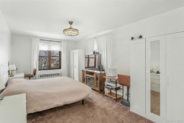 15 Hill Park Avenue 2L, Great Neck, NY 11021