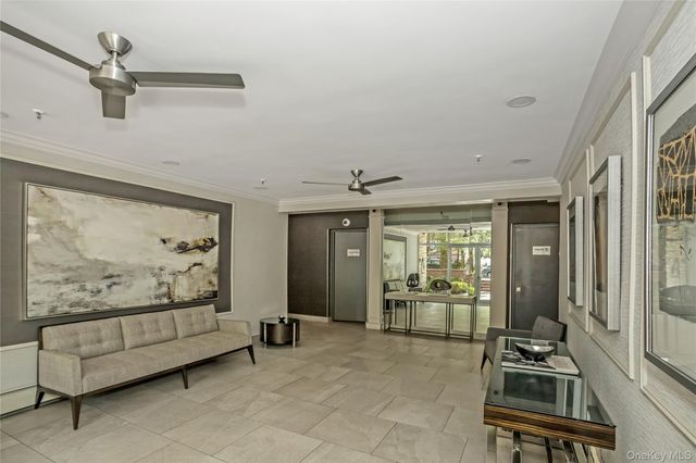 15 Hill Park Avenue 2L, Great Neck, NY 11021