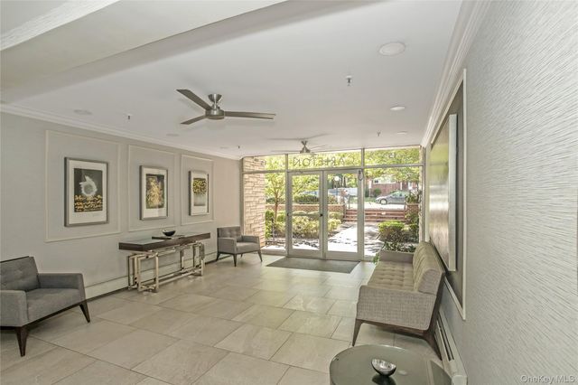 15 Hill Park Avenue 2L, Great Neck, NY 11021