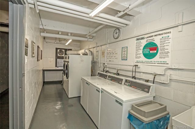 15 Hill Park Avenue 2L, Great Neck, NY 11021