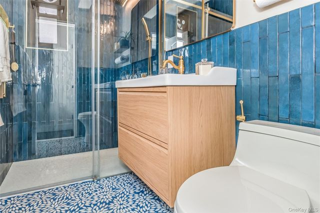 15 Hill Park Avenue 2L, Great Neck, NY 11021