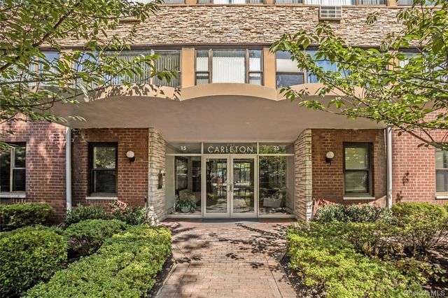 15 Hill Park Avenue 2L, Great Neck, NY 11021