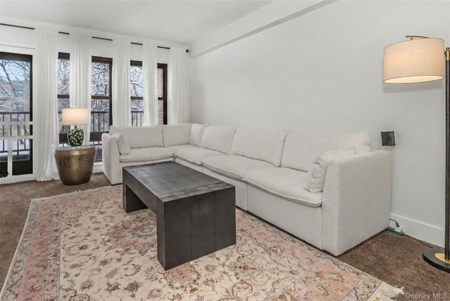 15 Hill Park Avenue 2L, Great Neck, NY 11021