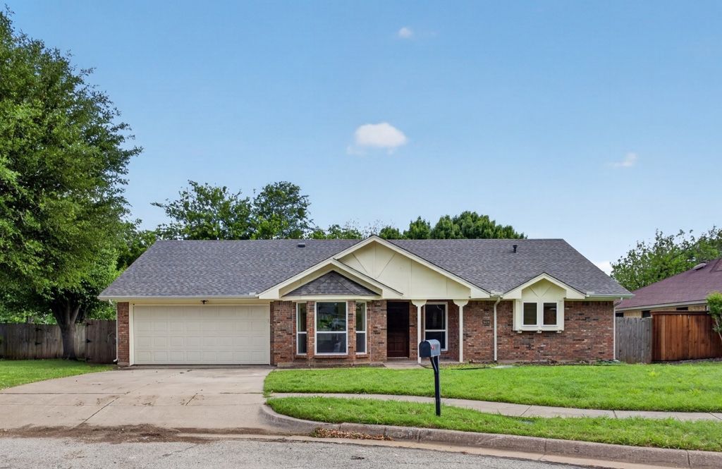 1606 Rosemary Drive, Arlington, TX 76014