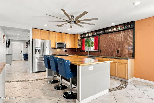 15618 W PORT AU PRINCE Lane, Surprise, AZ 85379