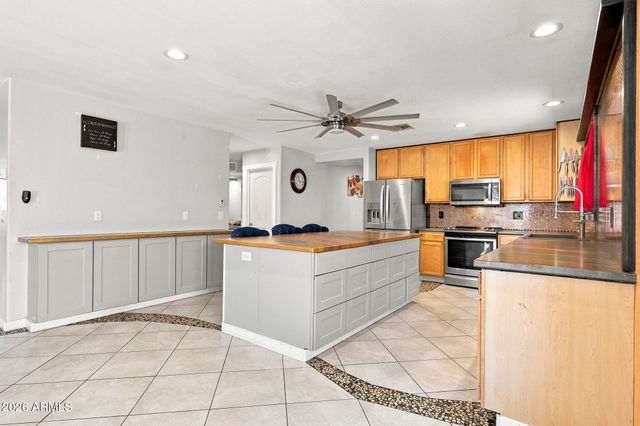 15618 W PORT AU PRINCE Lane, Surprise, AZ 85379