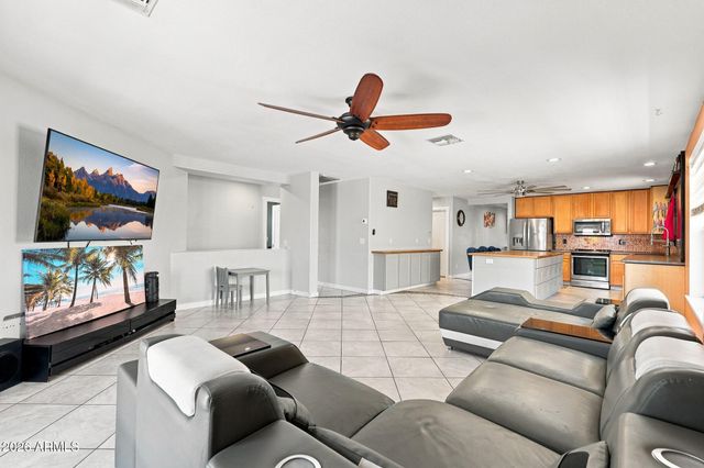 15618 W PORT AU PRINCE Lane, Surprise, AZ 85379