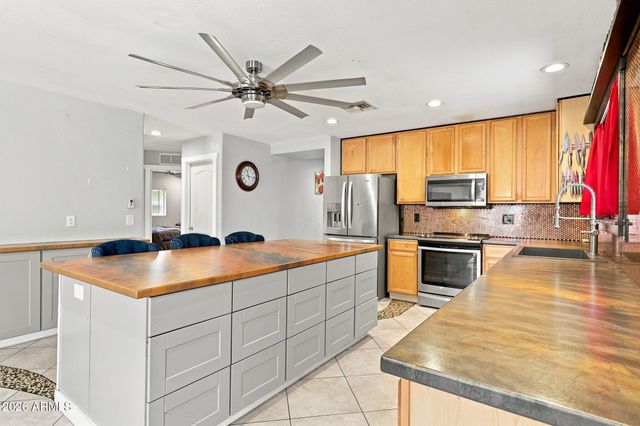 15618 W PORT AU PRINCE Lane, Surprise, AZ 85379
