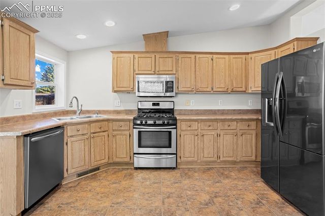 4686 Gray Fox Heights, Colorado Springs, CO 80922