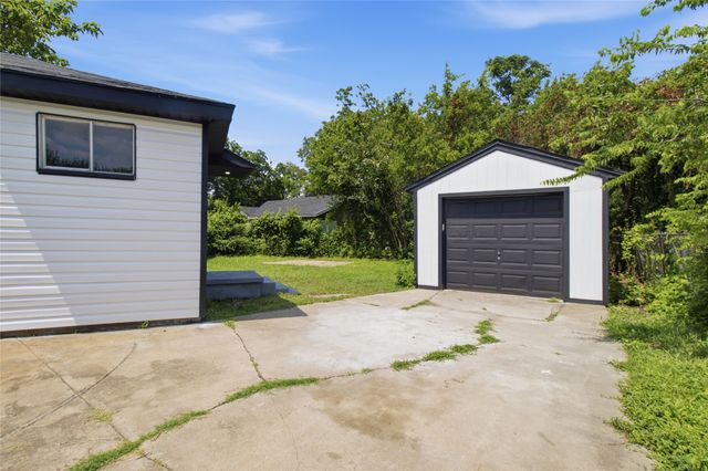 2033 Redman Circle, Dallas, TX 75223