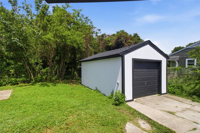 2033 Redman Circle, Dallas, TX 75223