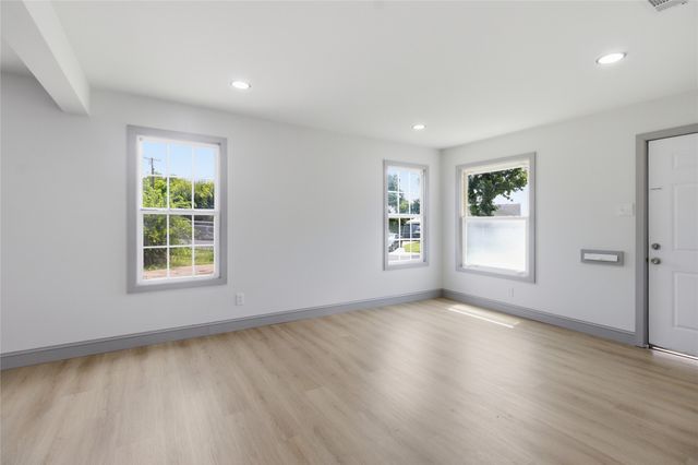 2033 Redman Circle, Dallas, TX 75223