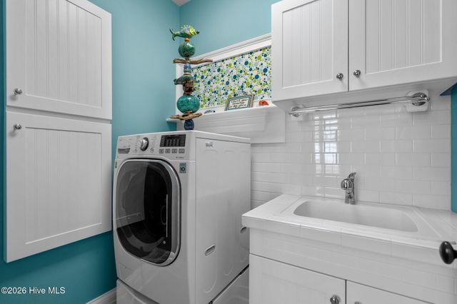 800 North Carolina Avenue, Carolina Beach, NC 28428