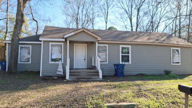 302 Cedar St, Marshall, TX 75670